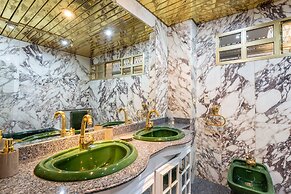 Fabulous 3 Bd Apartment Great Location. Puerta Real