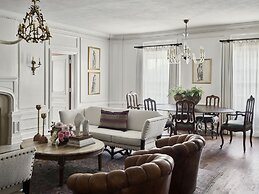 Commodore Perry Estate, Auberge Resorts Collection