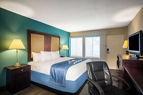 Days Inn by Wyndham Mobile I-65