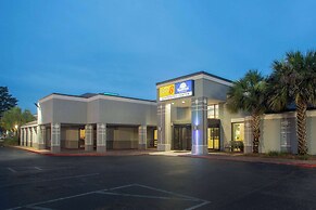 Days Inn by Wyndham Mobile I-65
