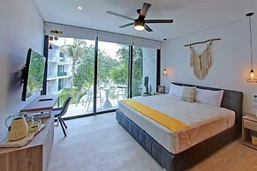 Fall In Love With The 360 Degree Infinity Pool @ PANORAMIC D 204- By S