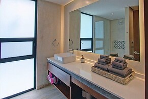 Fall In Love With The 360 Degree Infinity Pool @ PANORAMIC D 204- By S