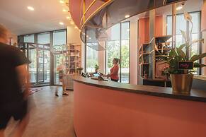 Holiday Inn, the niu - Loco Munich North by IHG