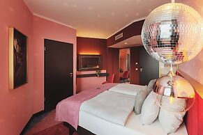 Holiday Inn, the niu - Loco Munich North by IHG