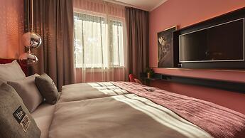 Holiday Inn, the niu - Loco Munich North by IHG
