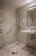 Elizabeth Queen Luxury Rooms