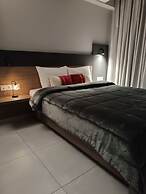 Elizabeth Queen Luxury Rooms