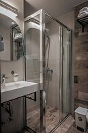 Elizabeth Queen Luxury Rooms