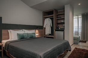 Elizabeth Queen Luxury Rooms