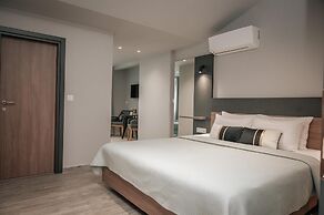 Elizabeth Queen Luxury Rooms