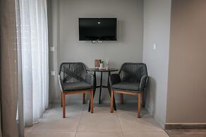 Elizabeth Queen Luxury Rooms