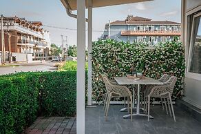 Elizabeth Queen Luxury Rooms