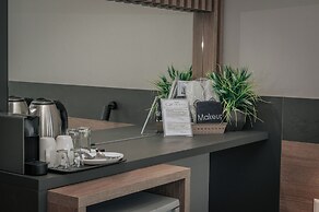 Elizabeth Queen Luxury Rooms