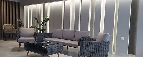 Elizabeth Queen Luxury Rooms