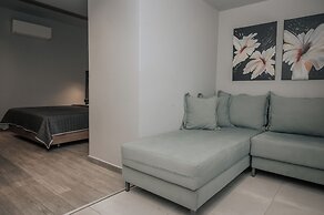 Elizabeth Queen Luxury Rooms