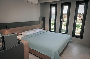 Elizabeth Queen Luxury Rooms