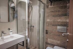 Elizabeth Queen Luxury Rooms