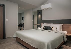 Elizabeth Queen Luxury Rooms