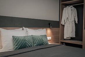 Elizabeth Queen Luxury Rooms