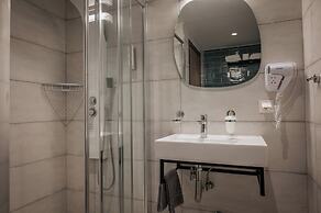 Elizabeth Queen Luxury Rooms