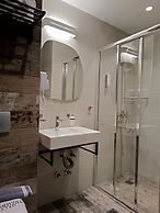 Elizabeth Queen Luxury Rooms