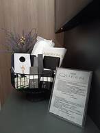 Elizabeth Queen Luxury Rooms