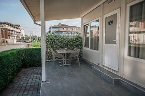 Elizabeth Queen Luxury Rooms