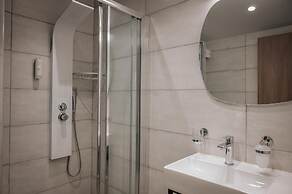 Elizabeth Queen Luxury Rooms