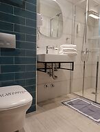 Elizabeth Queen Luxury Rooms