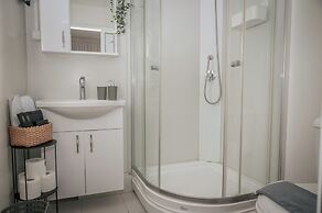 Elizabeth Queen Luxury Rooms