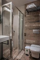 Elizabeth Queen Luxury Rooms