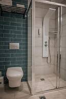 Elizabeth Queen Luxury Rooms
