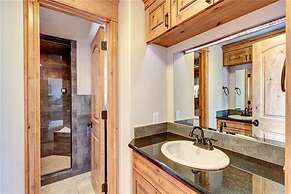 The Luxurious Lincoln Hot Tub