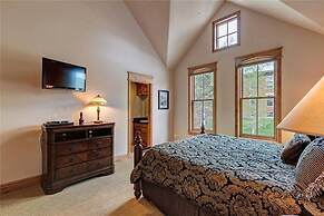 The Luxurious Lincoln Hot Tub