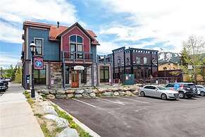 The Luxurious Lincoln Hot Tub