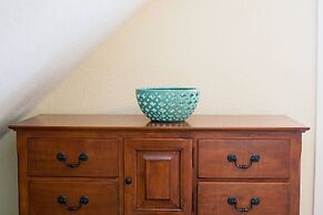 Artisan Victorian Spacious Backyard Great Location