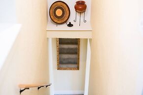 Artisan Victorian Spacious Backyard Great Location