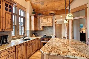 Luxe Alpine Loft Breckenridge Hot Tub