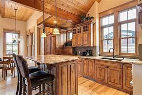 Luxe Alpine Loft Breckenridge Hot Tub