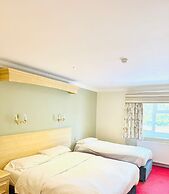 Consort Hotel