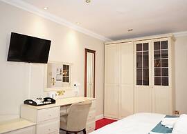 Consort Hotel