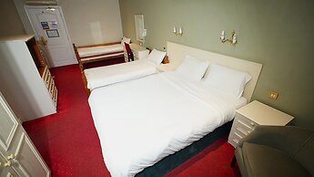 Consort Hotel