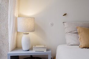 BOUTIQUE Rentals Flores Plaza