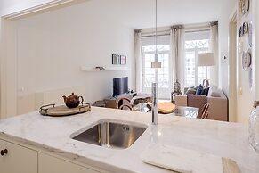 BOUTIQUE Rentals Flores Plaza