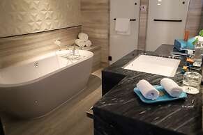 Crowne Plaza Wuzhen by IHG