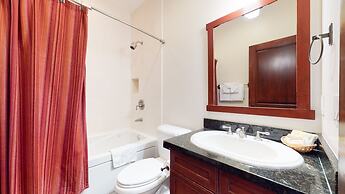 Juniper Crest 7 Private Hot Tub, 2 Car Garage, BBQ, Walk to the Lifts 