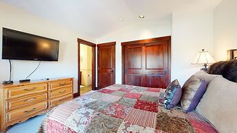 Juniper Crest 7 Private Hot Tub, 2 Car Garage, BBQ, Walk to the Lifts 
