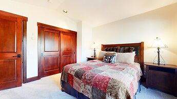 Juniper Crest 7 Private Hot Tub, 2 Car Garage, BBQ, Walk to the Lifts 