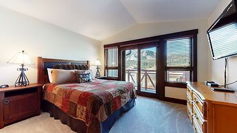 Juniper Crest 7 Private Hot Tub, 2 Car Garage, BBQ, Walk to the Lifts 