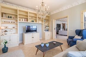 Super Villa Near Beach with Heated Pool